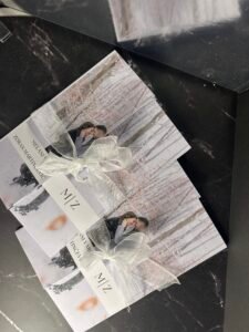 Personalizirana 2 u 1 A5 pozivnica za vjenčanje s mašnom