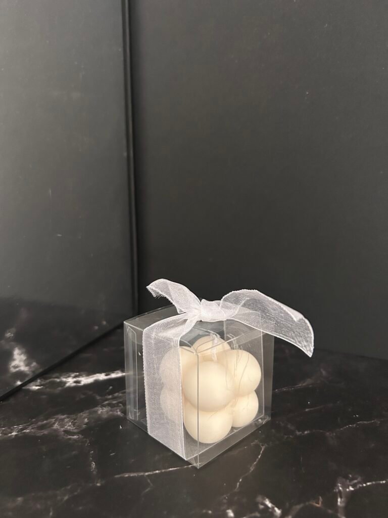 Bubble svijeća od sojinog voska u PVC kutijici s mašnicom i personalizacijom