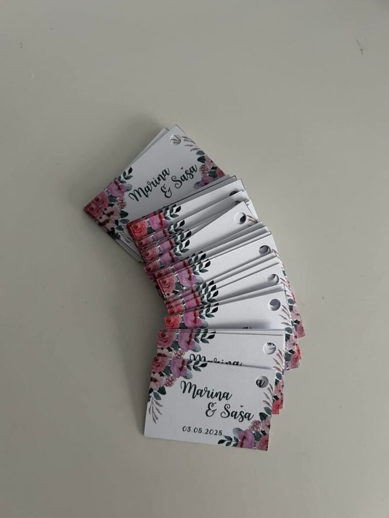 Personalizirane papirnate privjesnice za detalje proslave