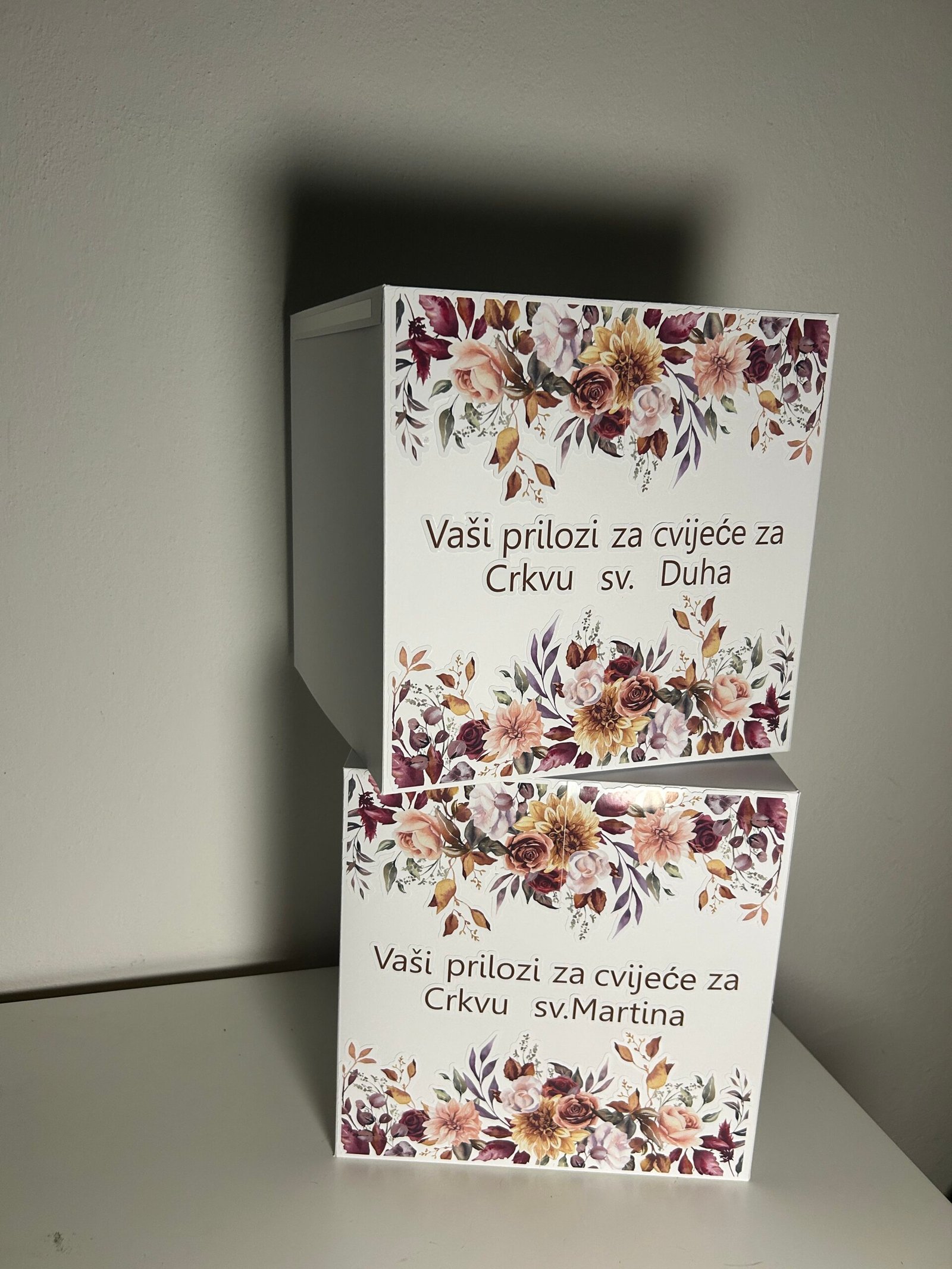 Kutija za darivanje s naljepnicama