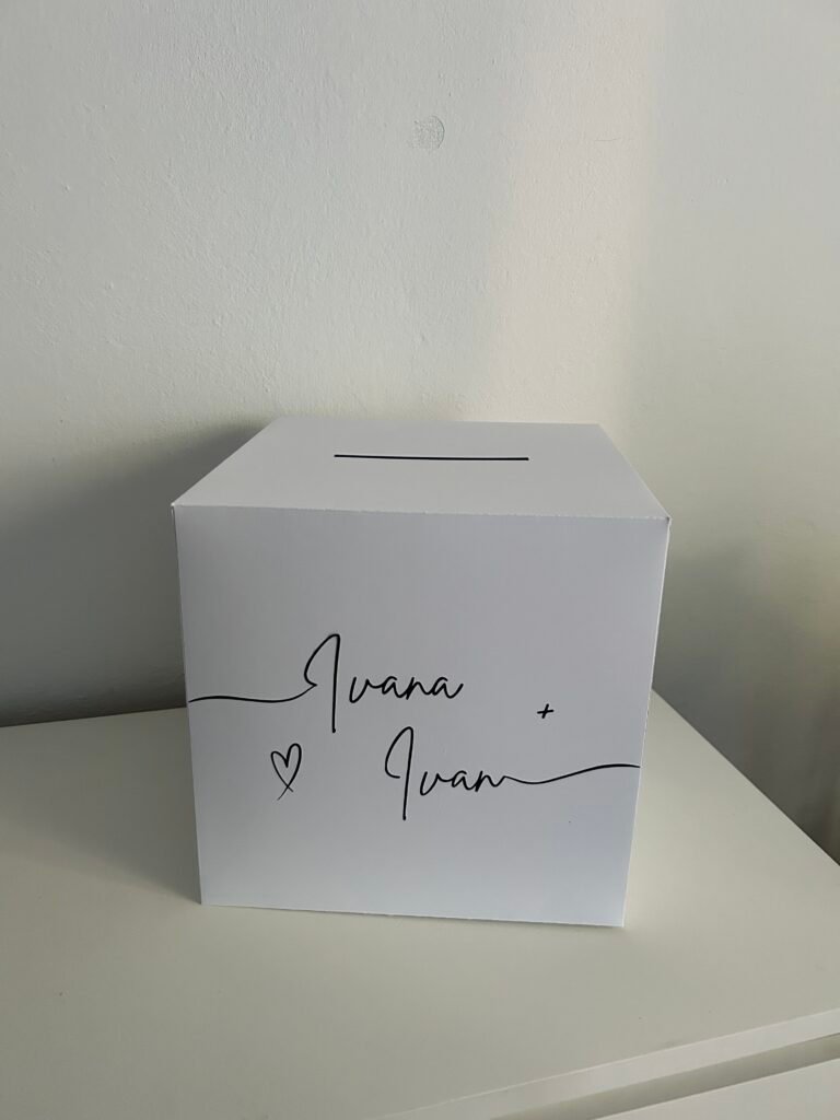 Personalizirana bijela kutija za kuverte s novcem za vjenčanje